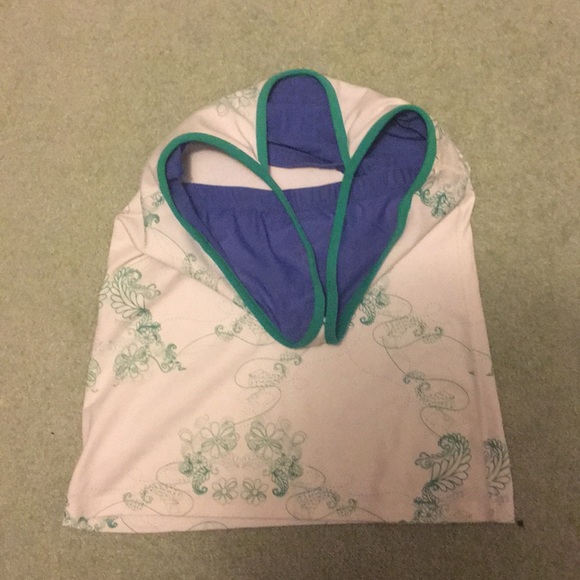 Lululemon workout top with built in bra - Picture 3 of 3